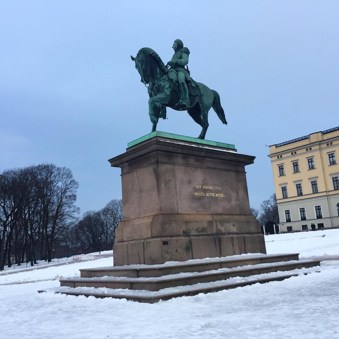 An equestrian statue before the Royal Palace in snow